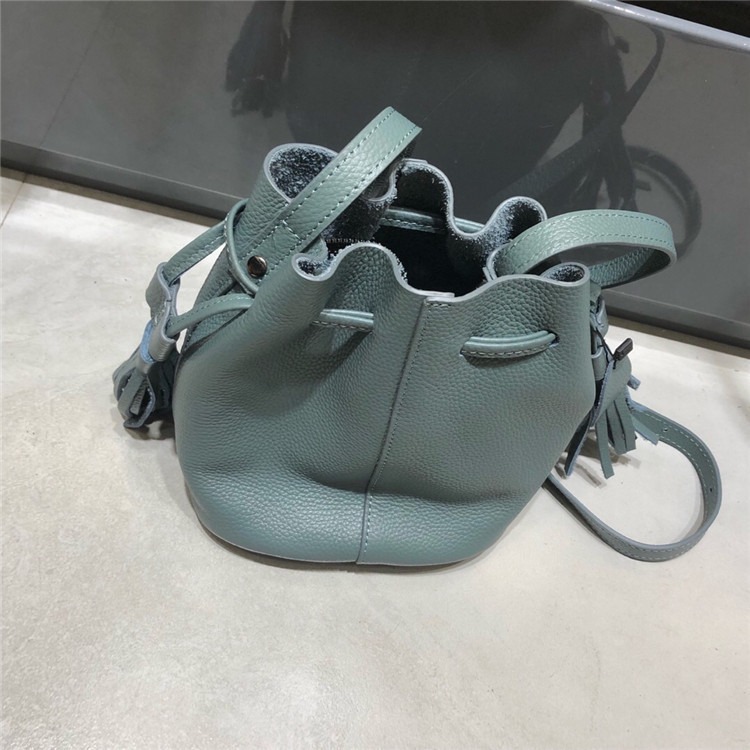 【生活好室】軟皮荔枝紋水桶包 女生包包 水桶包 真皮材質 荔枝牛皮  手提包 肩背包 女生斜背包 小水桶包 側背-細節圖4