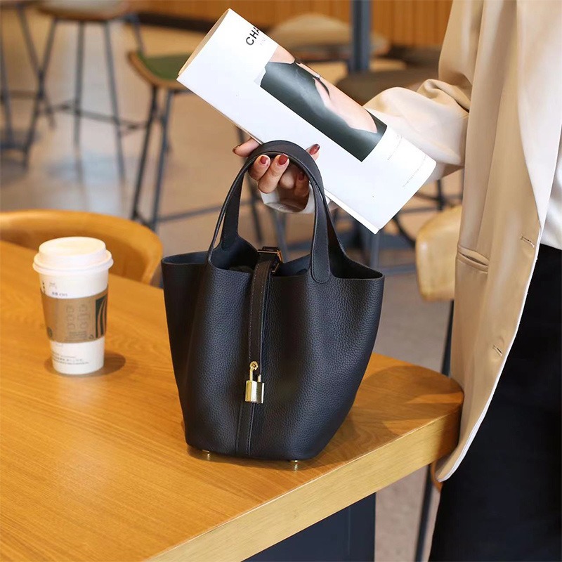 【生活好室】韓版鎖扣子母水桶包 女生包包 手拿包 真皮材質 荔枝牛皮  手提包 肩背包 女生斜背包 小水桶包-細節圖2