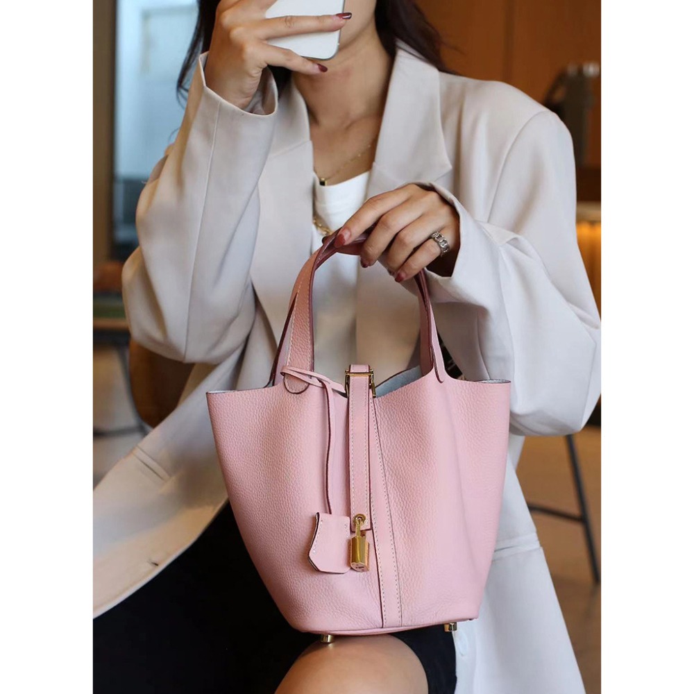 【生活好室】韓版鎖扣子母水桶包 女生包包 手拿包 真皮材質 荔枝牛皮  手提包 肩背包 女生斜背包 小水桶包-細節圖4