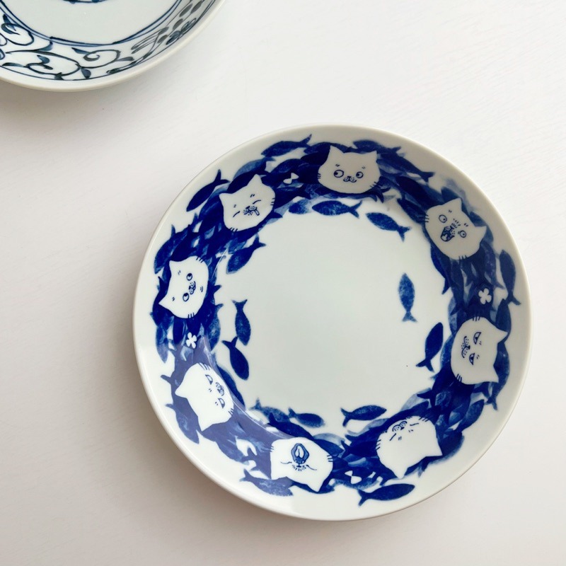 【幸沐商行】日本製貓魚海洋餐盤 盤子 碗盤 陶瓷盤 深盤 加厚 圓盤 日本食器 20.5皿 Kanesada Seito-細節圖2