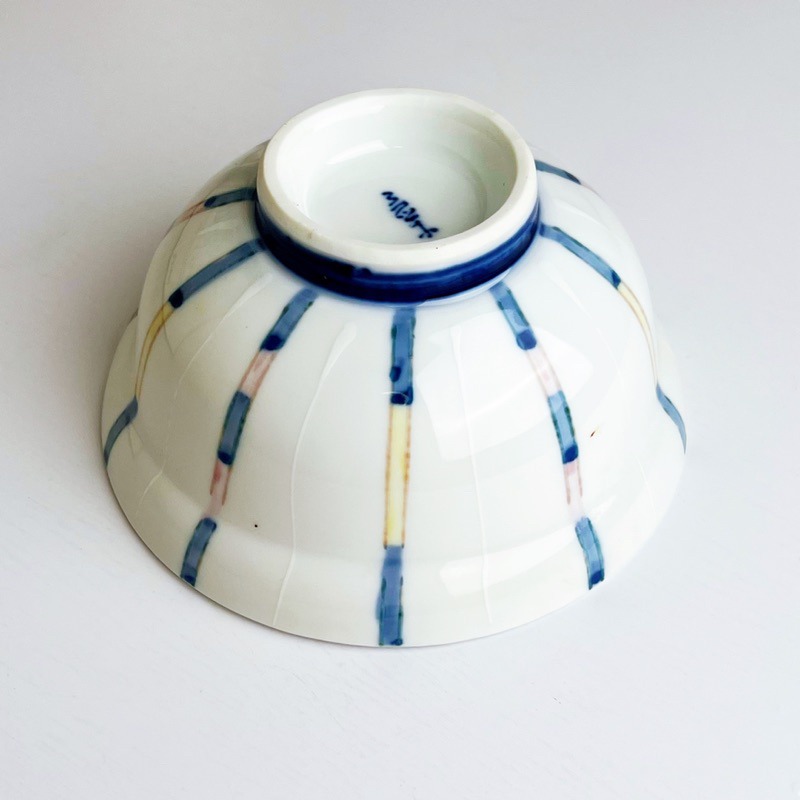 【幸沐商行】日本製手繪彩虹5寸飯碗餐盤 盤子 碗盤 陶瓷盤 湯碗 加厚 花紋 日本食器 5寸碗 丼飯碗-細節圖9