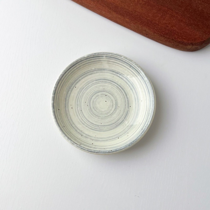 【幸沐商行】日本製梨地旋紋餐盤 盤子 碗盤 陶瓷盤 平盤 淺盤 加厚 圓盤 日本食器 12皿16皿 前菜盤 水果盤甜品盤-細節圖4