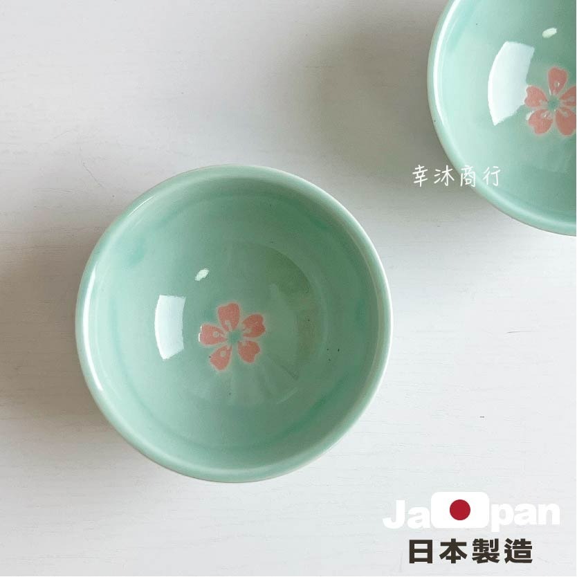 【幸沐商行】日本製青釉粉櫻小付餐盤 盤子 碗盤 陶瓷盤 湯碗 加厚 花紋 日本食器 壽司醬料碟 醬料碟 清酒杯-細節圖2