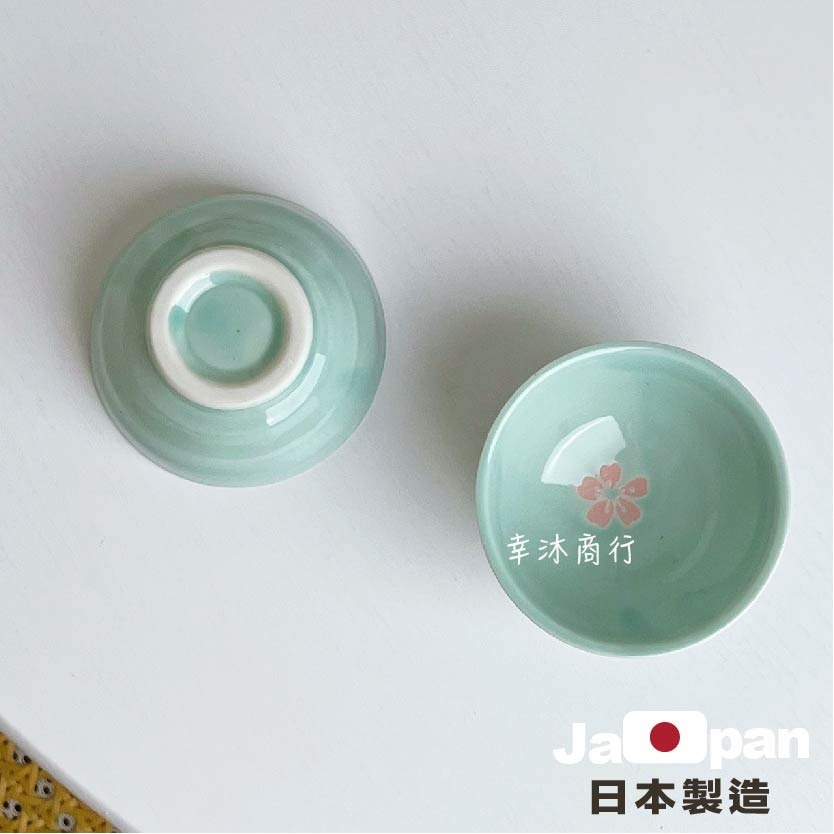 【幸沐商行】日本製青釉粉櫻小付餐盤 盤子 碗盤 陶瓷盤 湯碗 加厚 花紋 日本食器 壽司醬料碟 醬料碟 清酒杯-細節圖3