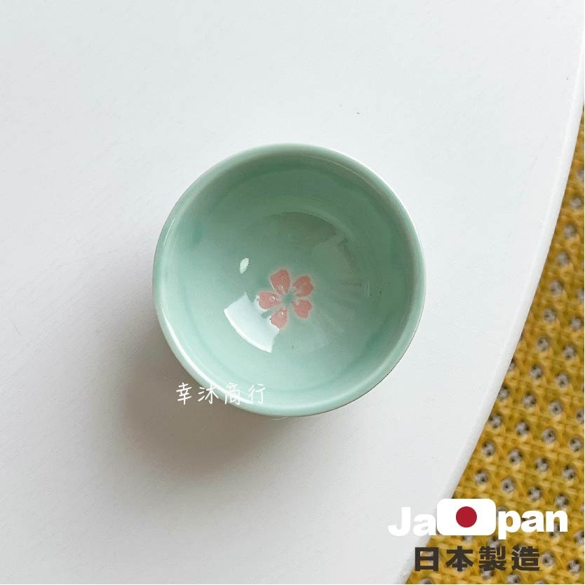 【幸沐商行】日本製青釉粉櫻小付餐盤 盤子 碗盤 陶瓷盤 湯碗 加厚 花紋 日本食器 壽司醬料碟 醬料碟 清酒杯-細節圖6