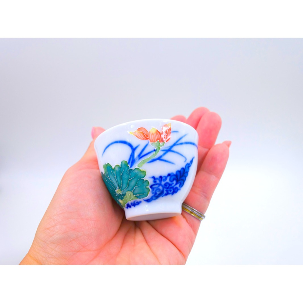 故宮御用國寶彩繪大師-林春香 法華荷花壺禮盒 招財法華瓷 泡茶高級瓷器 贈禮 附禮盒 父親節獻禮 茶壺 瓷器送茶杯2個-細節圖9