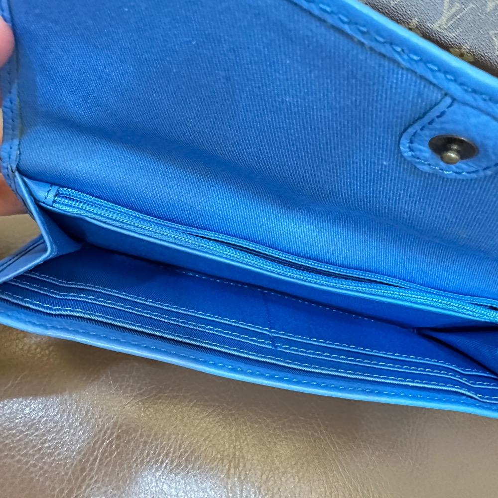 FOSSIL藍色真皮長夾-細節圖3