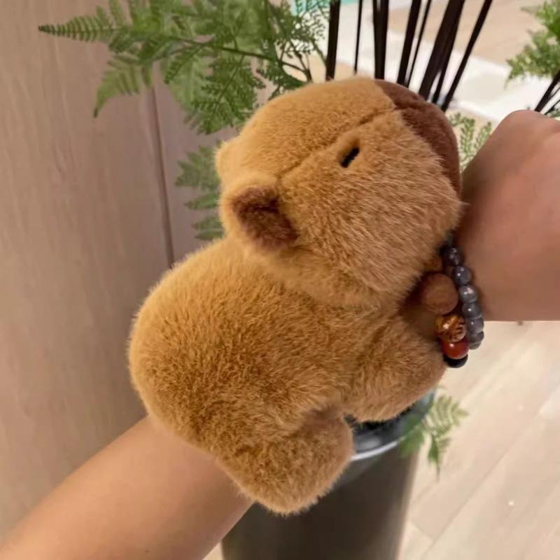 【24小時出貨】卡皮巴拉水豚啪啪圈手環 通勤機車騎行回頭率動物趴在身上手腕玩偶 啪啪環交換禮物 抖音同款小紅書 A67-細節圖2