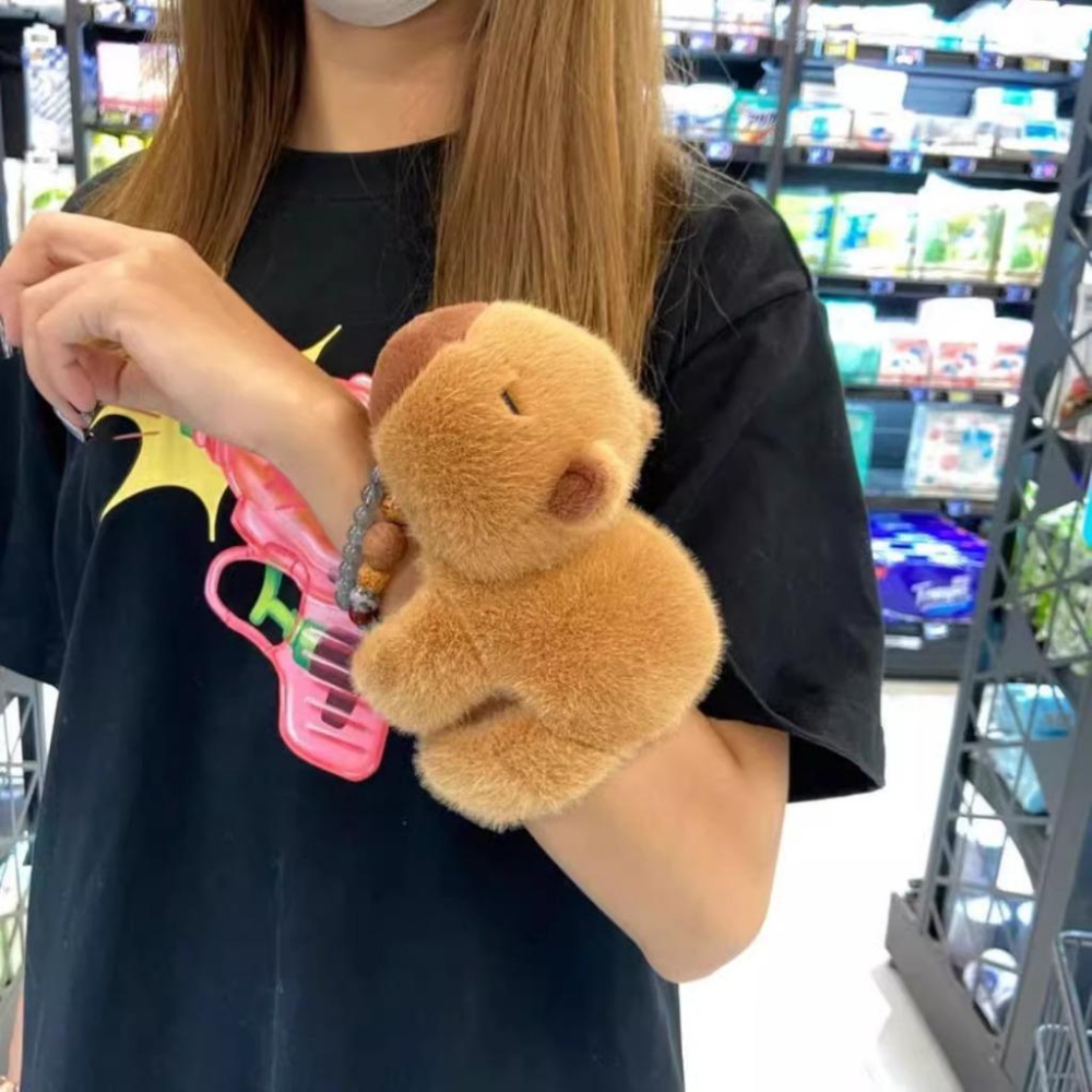 【24小時出貨】卡皮巴拉水豚啪啪圈手環 通勤機車騎行回頭率動物趴在身上手腕玩偶 啪啪環交換禮物 抖音同款小紅書 A67-細節圖3