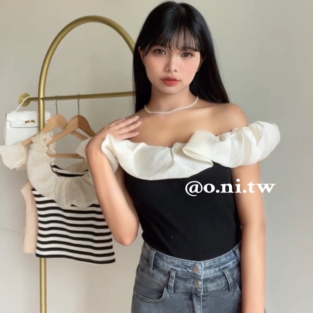 【o.ni.tw-現貨+預購#0051】花苞蕾絲一字領上衣 黑色 杏色 條紋-細節圖2