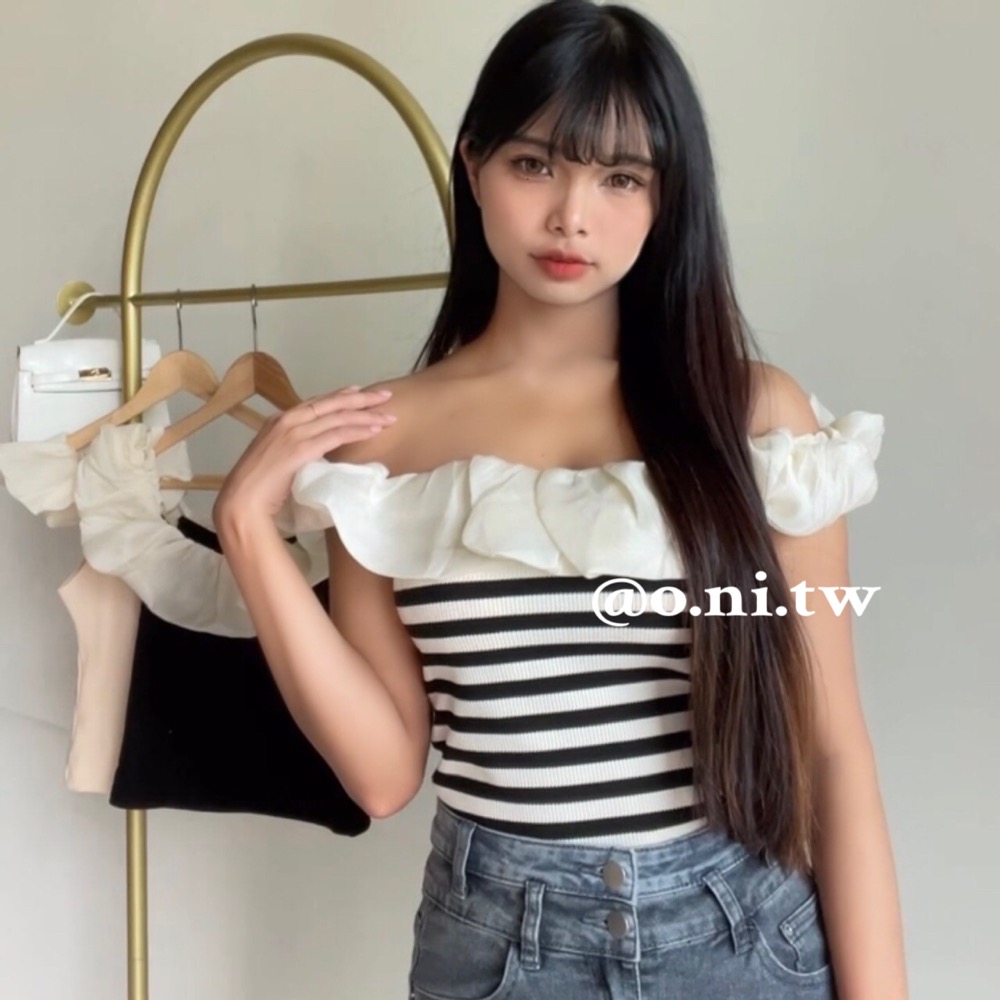 【o.ni.tw-現貨+預購#0051】花苞蕾絲一字領上衣 黑色 杏色 條紋-細節圖3