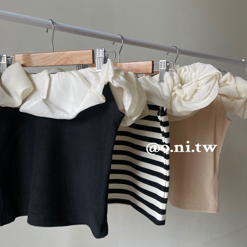 【o.ni.tw-現貨+預購#0051】花苞蕾絲一字領上衣 黑色 杏色 條紋-細節圖4