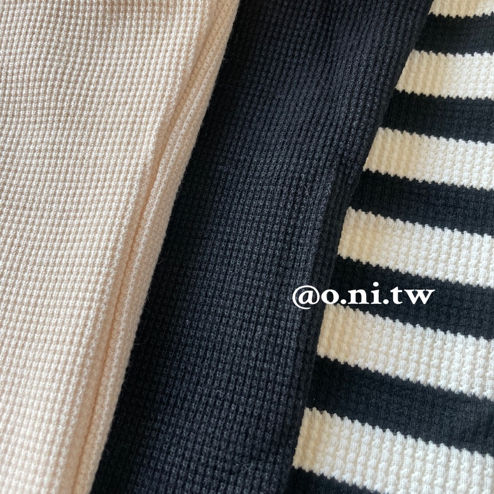 【o.ni.tw-現貨+預購#0051】花苞蕾絲一字領上衣 黑色 杏色 條紋-細節圖5