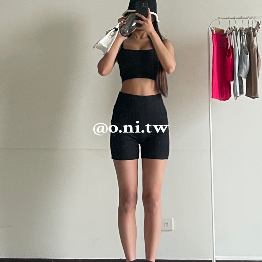 【o.ni.tw-現貨#0016】4色休閒款背心套裝 細肩背心 高腰短褲 短褲 灰色 黑色 咖色 桃粉色 套裝-細節圖3