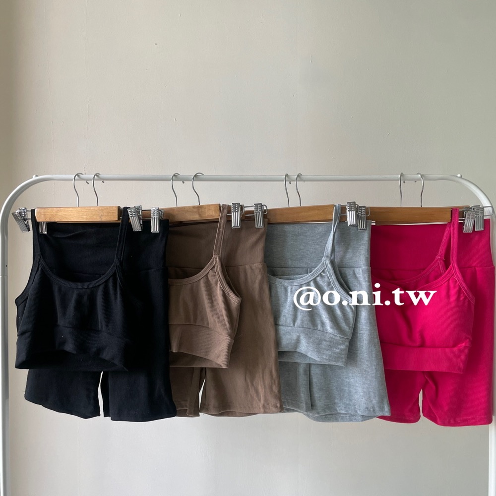 【o.ni.tw-現貨#0016】4色休閒款背心套裝 細肩背心 高腰短褲 短褲 灰色 黑色 咖色 桃粉色 套裝-細節圖5