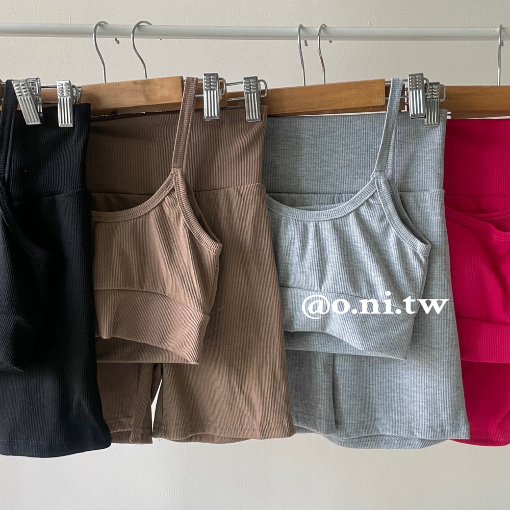 【o.ni.tw-現貨#0016】4色休閒款背心套裝 細肩背心 高腰短褲 短褲 灰色 黑色 咖色 桃粉色 套裝-細節圖6