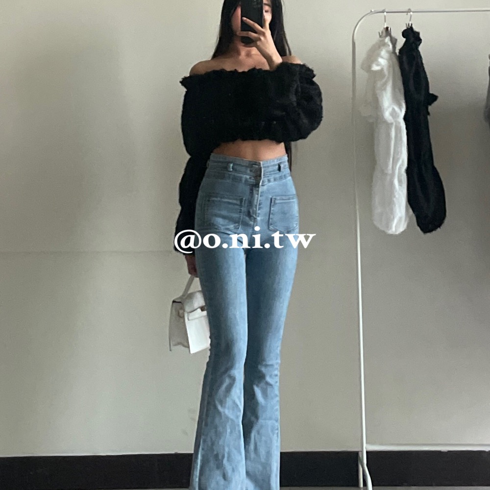 【o.ni.tw-現貨#0010】🏷️春季新品-毛毛一字領短版上衣 黑色 白色 一字領 毛毛 短版 上衣 甜辣-細節圖2