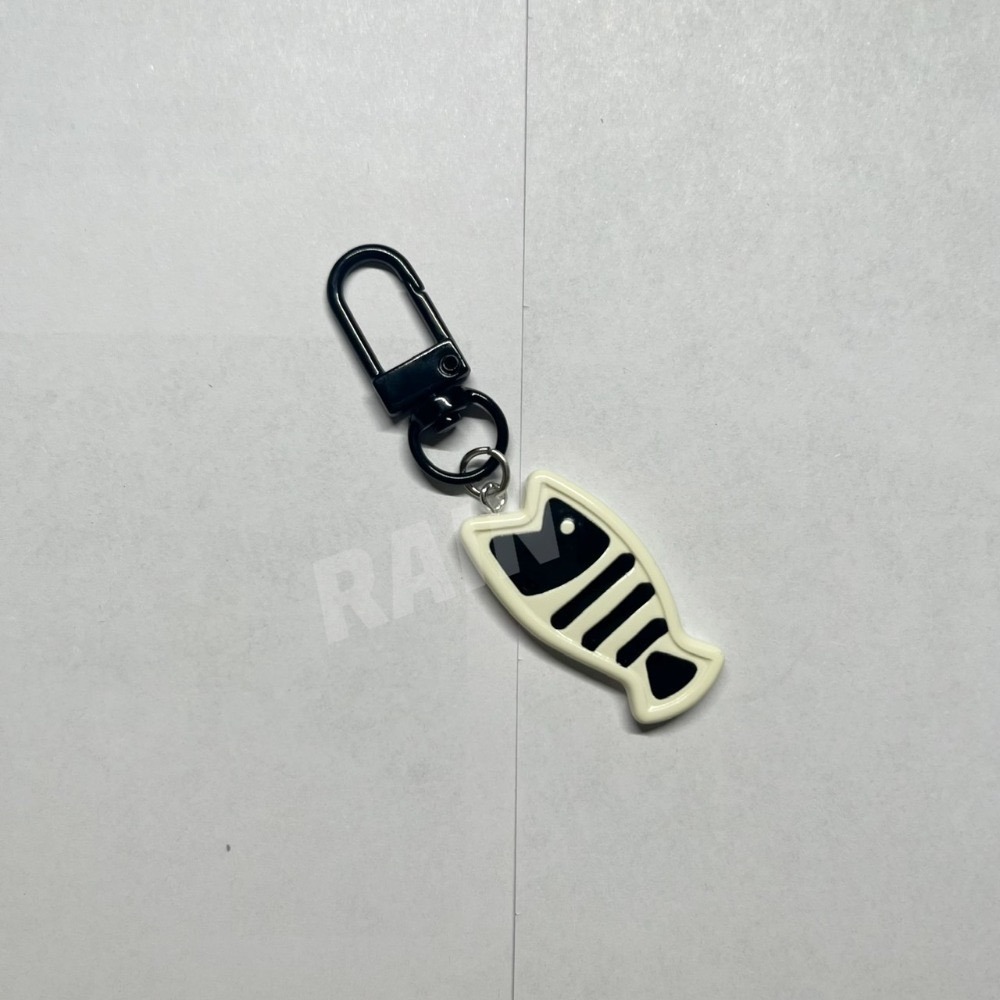 ♡rain迷你小舖♡現貨 快速出貨 貓咪小魚吊飾 掛件 情侶 閨密 可愛 鑰匙扣 吊飾 INS風 包包 錢包 書包-規格圖3