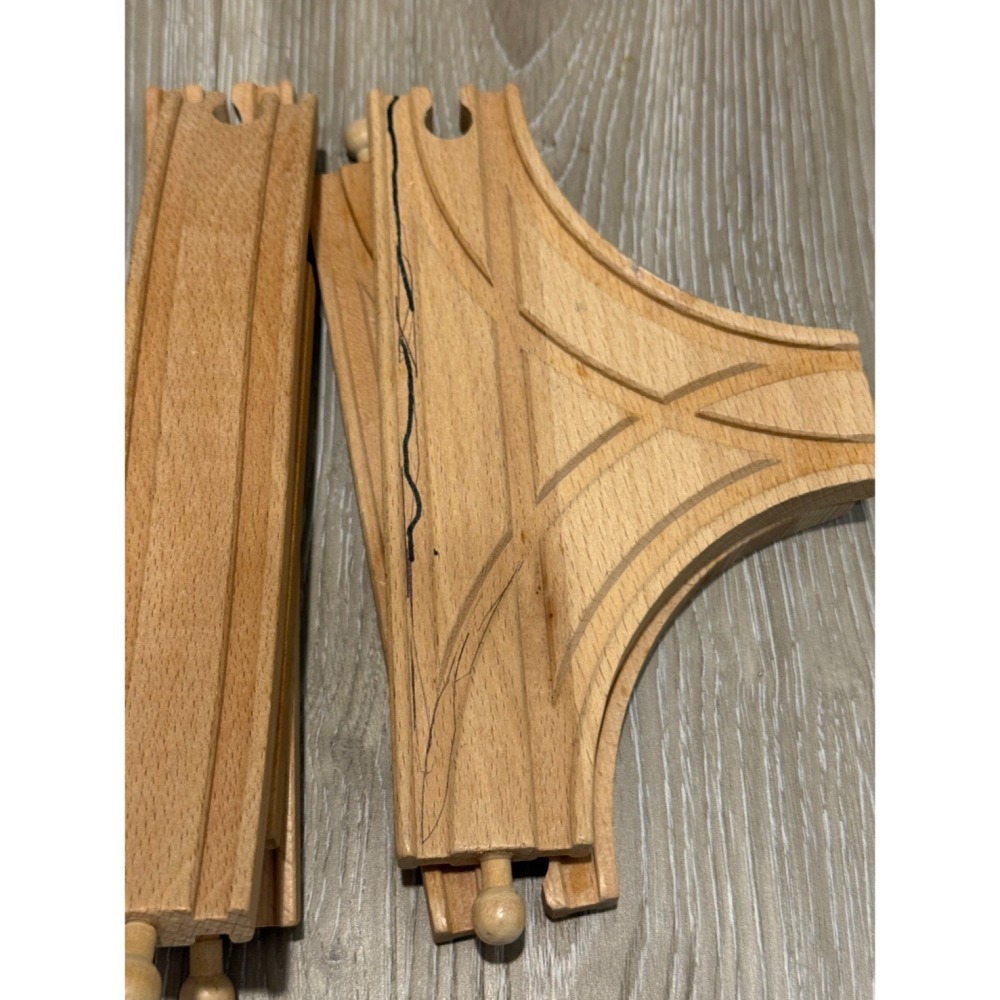 [二手正品]德國Hape城市列車組合 火車站 平交道 紅綠燈 家家酒 小男生最愛-細節圖2