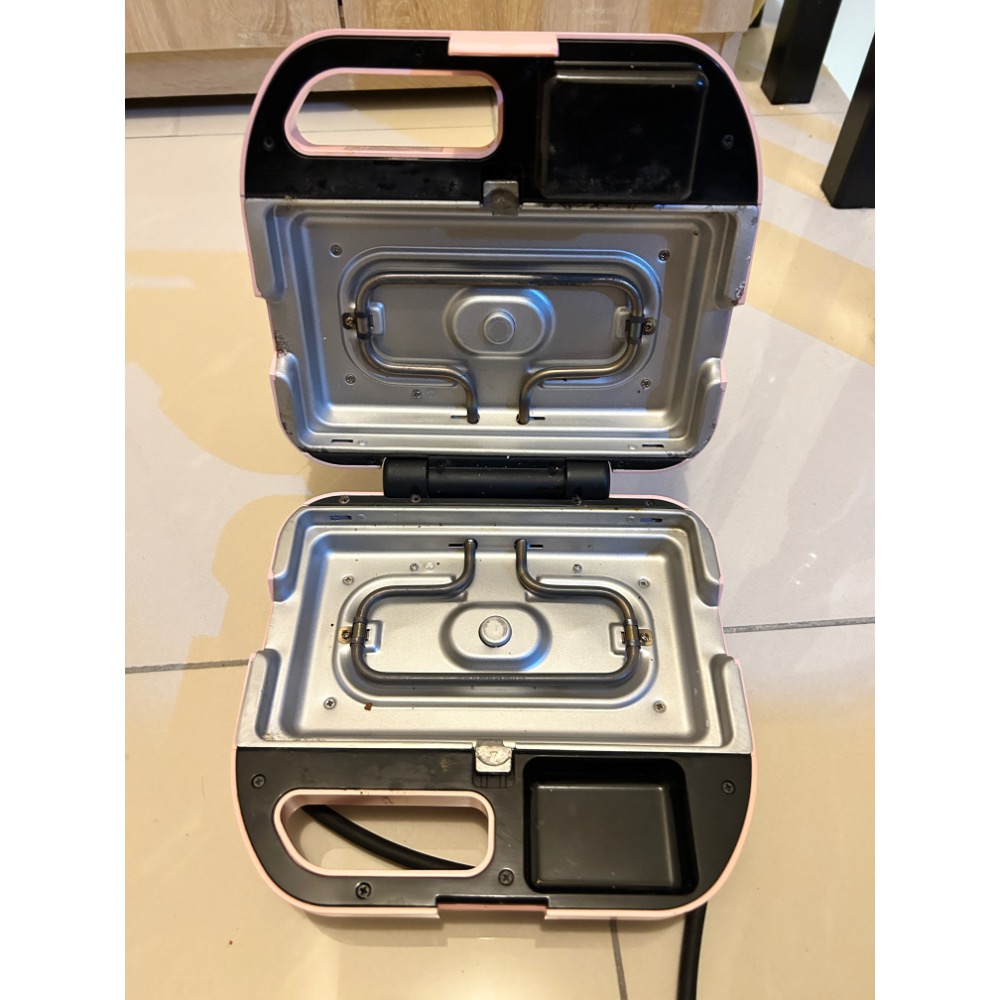 二手小V鬆餅機-櫻花粉(附兩種烤盤）-細節圖2