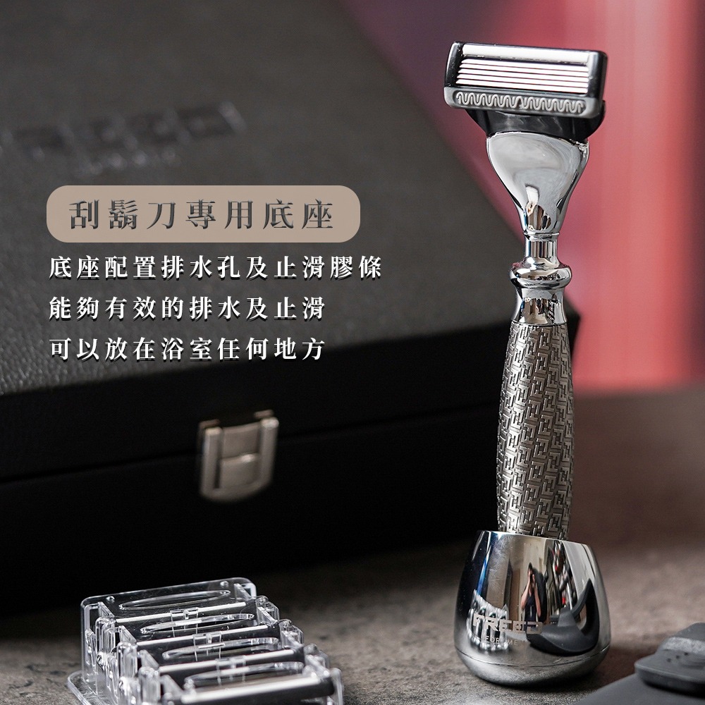 【FREED】尊爵四件組五刀式刮鬍刀禮盒 - F滿版鍍鎳浮雕-細節圖4