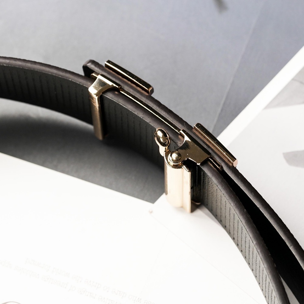 【FREED】時尚英文字母扣頭商務頭層牛皮耐磨自動皮帶-細節圖5