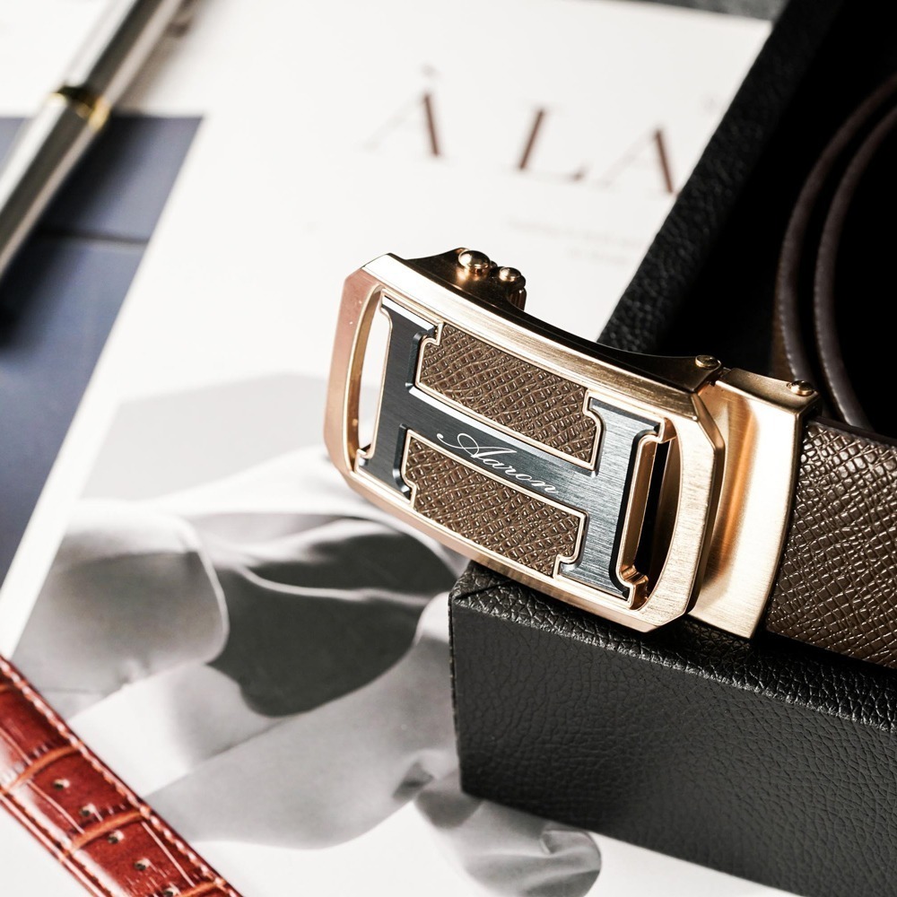 【FREED】金屬拚色英文字母扣商務休閒頭層牛皮自動皮帶-細節圖2