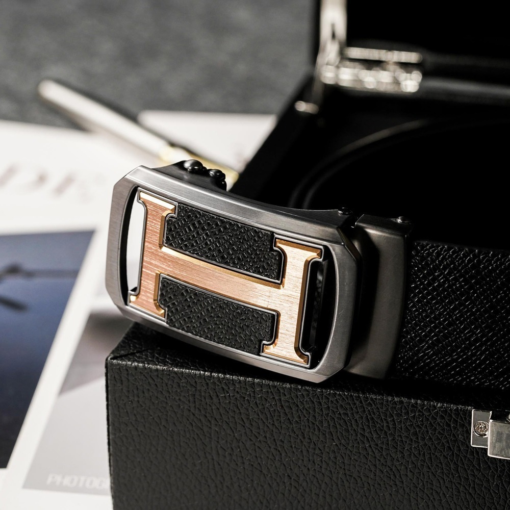 【FREED】金屬拚色英文字母扣商務休閒頭層牛皮自動皮帶-細節圖2