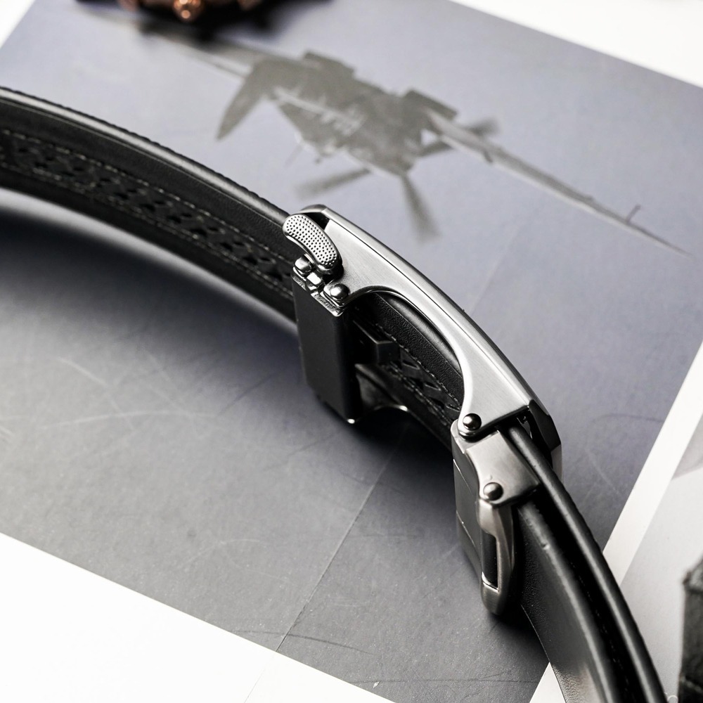 【FREED】金屬拚色英文字母扣商務休閒頭層牛皮自動皮帶-細節圖7