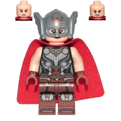[TOY.CHAN] LEGO 樂高 90831pb01 平光銀色 頭髮 帽子帶頭髮 側翼盔帽 銅色徽章圖案-細節圖2