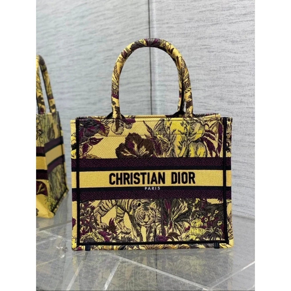 凱莉包包『只做原廠代購級別』9.9成新 Dior 托特包 老花系列購物袋 Mini book tote 冬日花園蕾絲星座-規格圖9