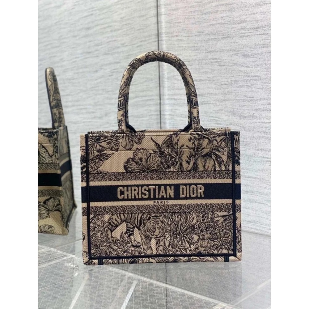 凱莉包包『只做原廠代購級別』9.9成新 Dior 托特包 老花系列購物袋 Mini book tote 冬日花園蕾絲星座-規格圖9
