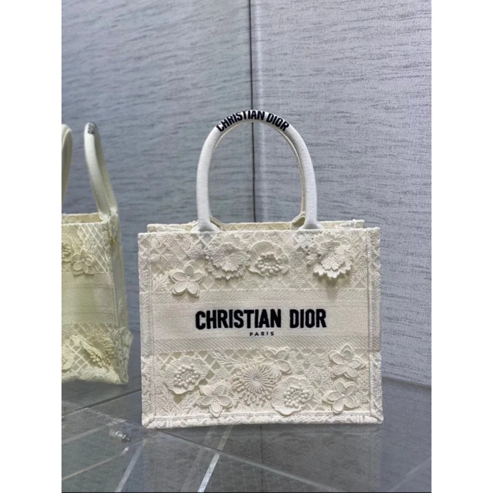 凱莉包包『只做原廠代購級別』9.9成新 Dior 托特包 老花系列購物袋 Mini book tote 冬日花園蕾絲星座-規格圖9