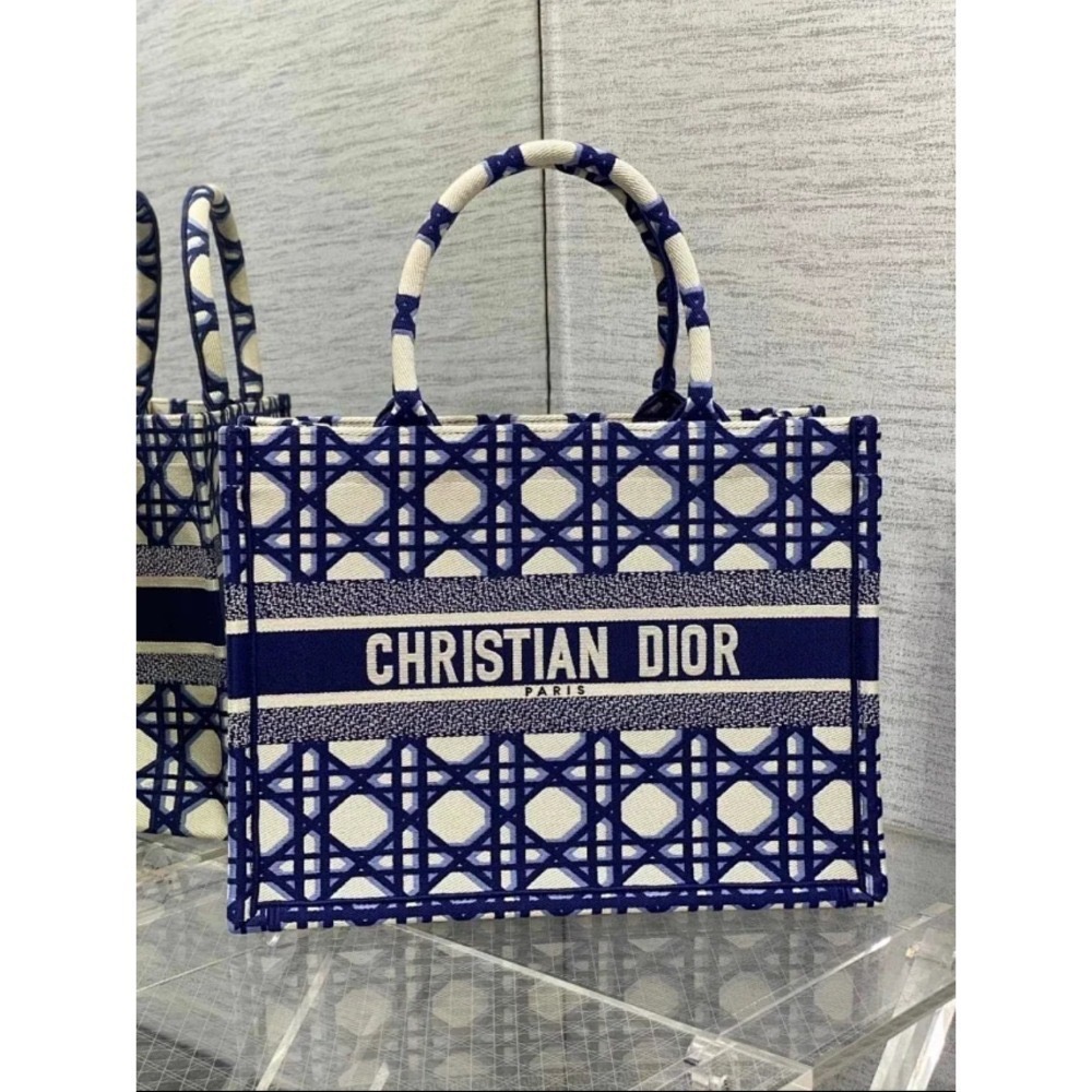 凱莉包包『只做原廠代購級別』9.9成新 Dior 托特包 老花系列購物袋 Mini book tote 冬日花園蕾絲星座-規格圖9