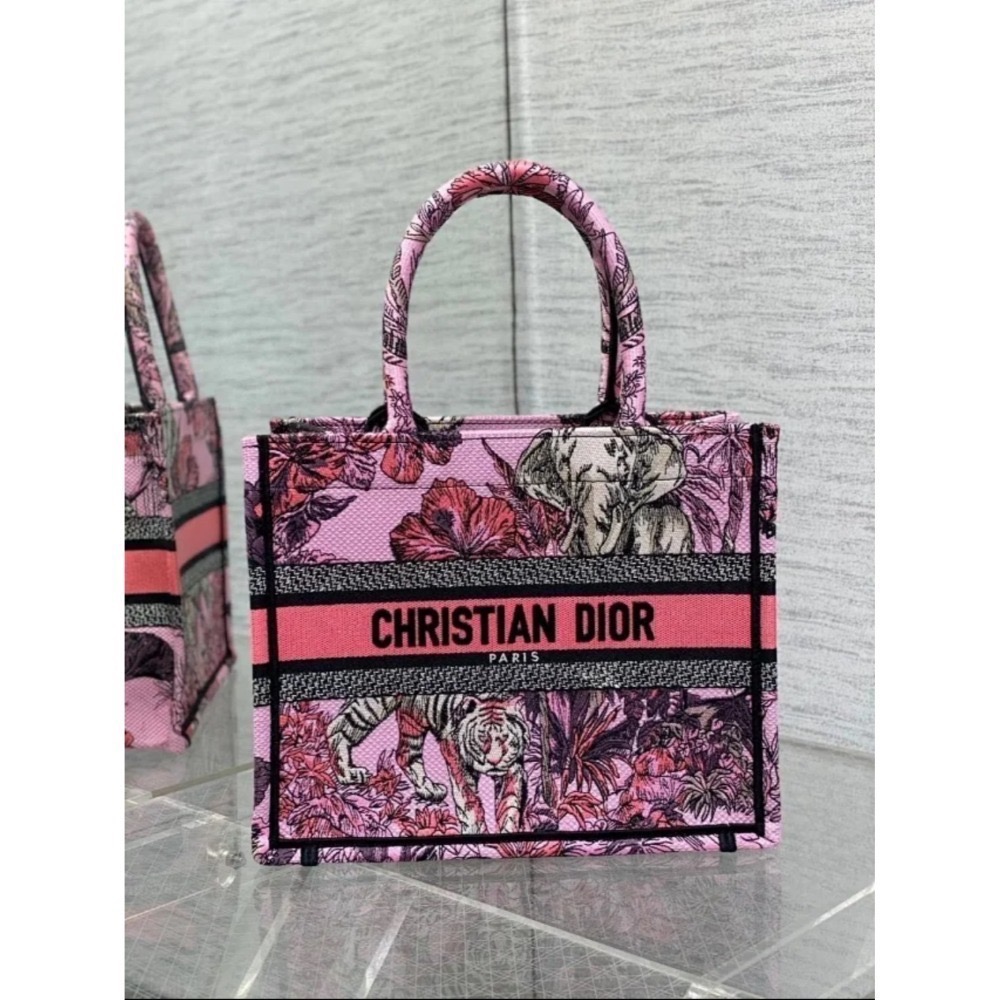 凱莉包包『只做原廠代購級別』9.9成新 Dior 托特包 老花系列購物袋 Mini book tote 冬日花園蕾絲星座-規格圖9