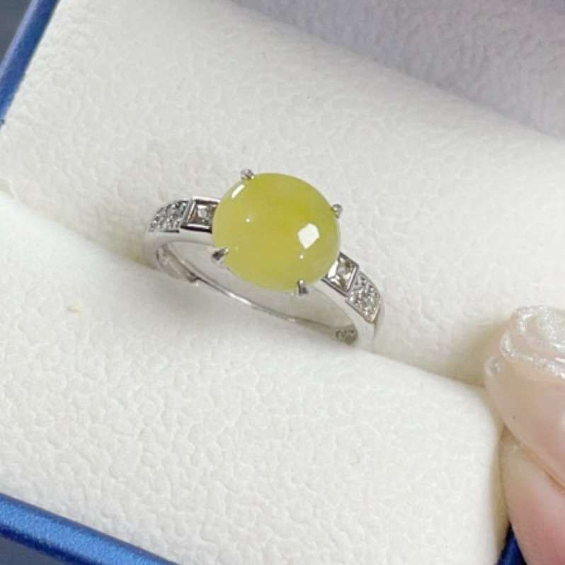 《Always9168輕奢珠寶》 天然緬甸A貨翡翠蛋面戒指冰檸檬黃色設計款S925銀鑲嵌活動戒圍-細節圖4