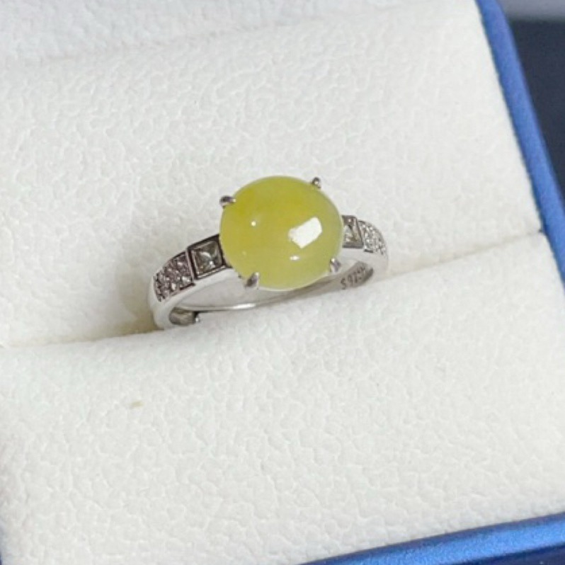 《Always9168輕奢珠寶》 天然緬甸A貨翡翠蛋面戒指冰檸檬黃色設計款S925銀鑲嵌活動戒圍-細節圖5
