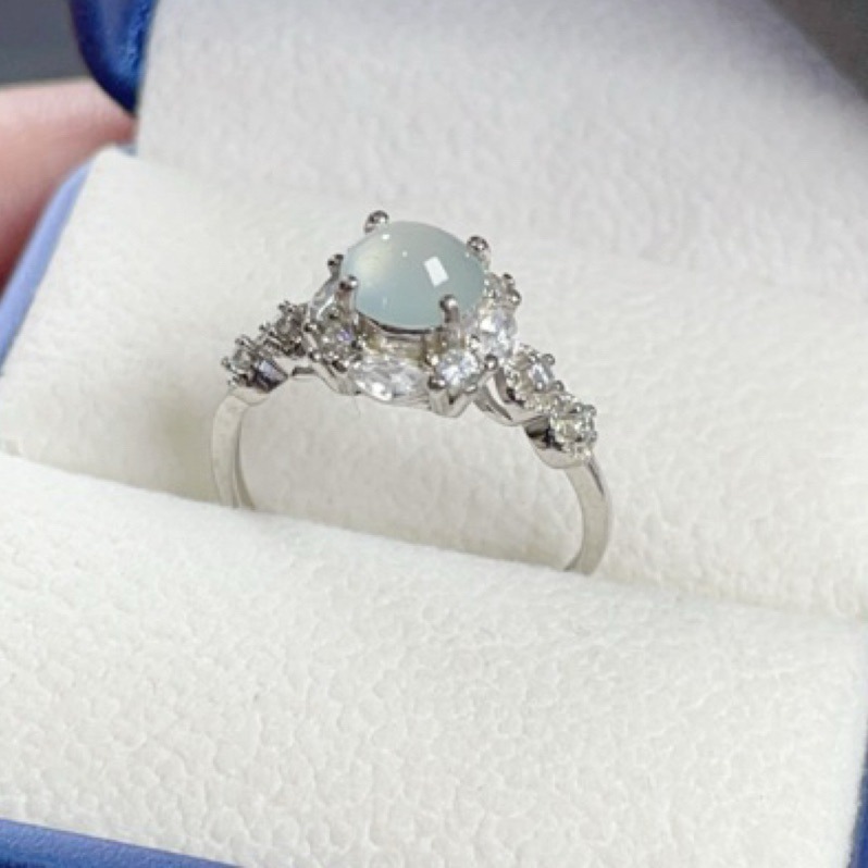 《Always9168輕奢珠寶》 天然緬甸A貨翡翠蛋面戒指冰陽綠設計款S925銀鑲嵌活動戒圍-細節圖5