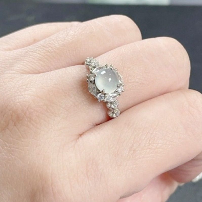 《Always9168輕奢珠寶》 天然緬甸A貨翡翠蛋面戒指冰陽綠設計款S925銀鑲嵌活動戒圍-細節圖8