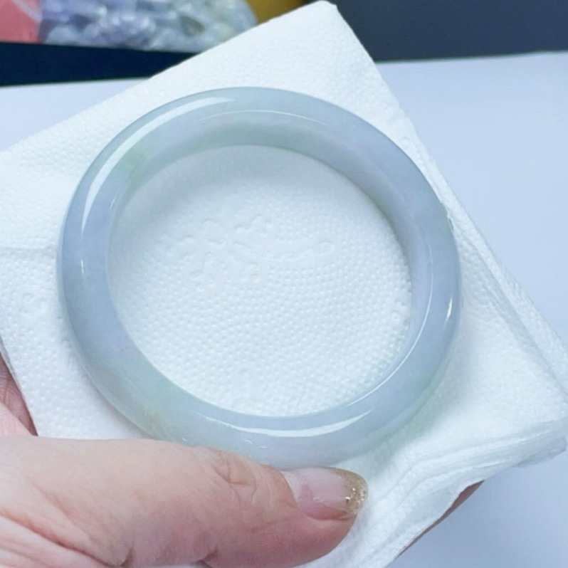 《Always9168輕奢珠寶》A36天然緬甸A貨翡翠手鐲冰紫底膠條果綠漸層正圈55圈口台證平安鐲-細節圖2