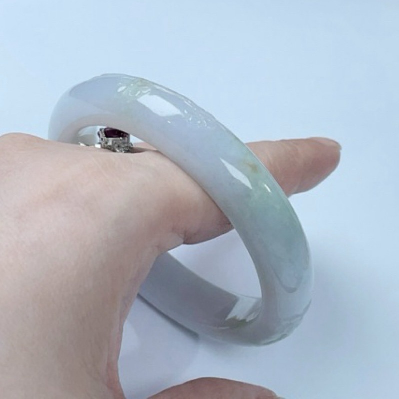 《Always9168輕奢珠寶》A36天然緬甸A貨翡翠手鐲冰紫底膠條果綠漸層正圈55圈口台證平安鐲-細節圖4