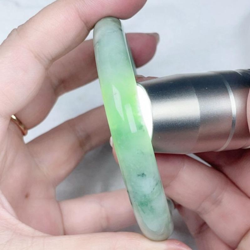 《Always9168輕奢珠寶》A06天然緬甸A貨翡翠手鐲果綠底飄花圈口57mm附台灣鑑定證書-細節圖8