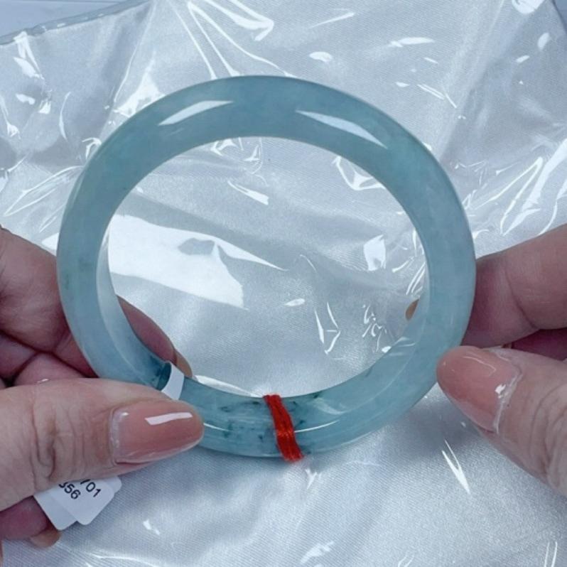 《Always9168輕奢珠寶》A01天然緬甸A貨翡翠手鐲冰晴綠飄花58mm平安鐲台證-細節圖3