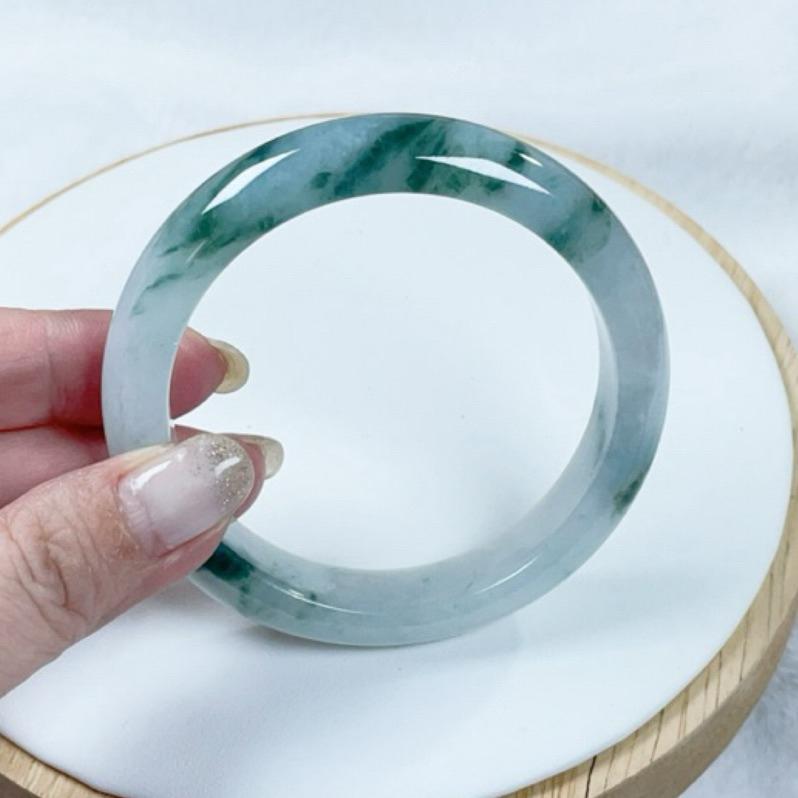 《Always9168輕奢珠寶》A30天然緬甸A貨翡翠手鐲冰飄藍花萃起膠種水美貨平安鐲57.2mm+現貨台證-細節圖3