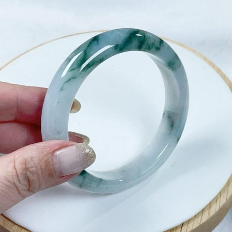 《Always9168輕奢珠寶》A30天然緬甸A貨翡翠手鐲冰飄藍花萃起膠種水美貨平安鐲57.2mm+現貨台證-細節圖4