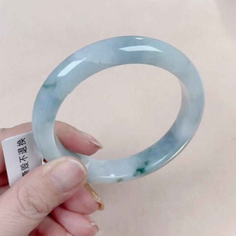 《Always9168輕奢珠寶》J73天然緬甸A貨翡翠手鐲 牛奶底牛仔藍綠花平安鐲 圈口56+ 附台灣鑑定證書-細節圖3
