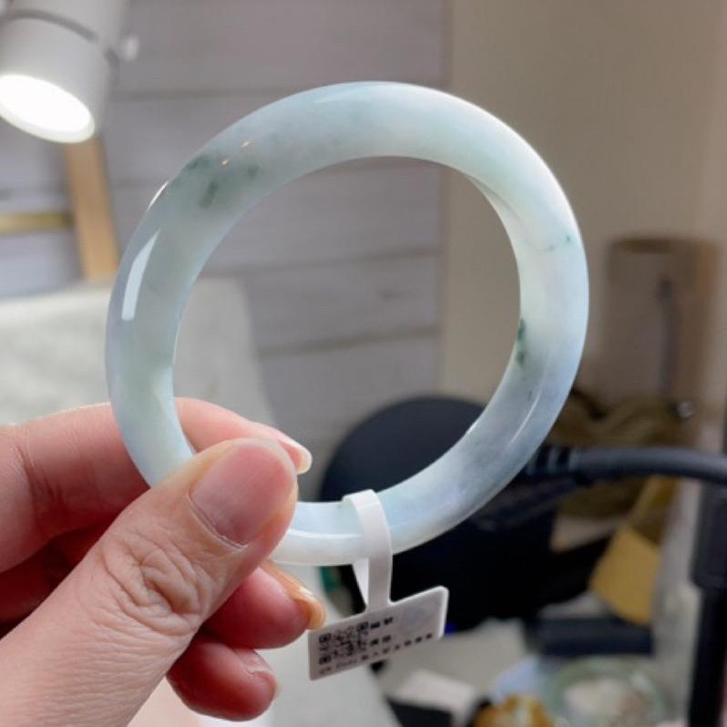 《Always9168輕奢珠寶》J73天然緬甸A貨翡翠手鐲 牛奶底牛仔藍綠花平安鐲 圈口56+ 附台灣鑑定證書-細節圖4