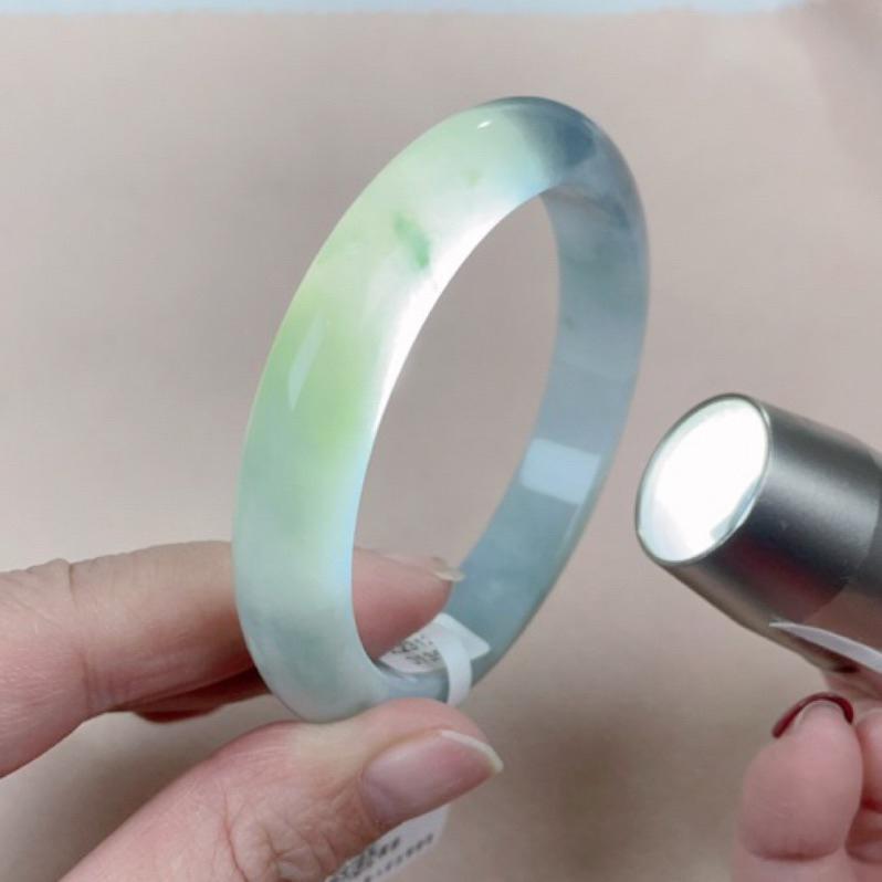 《Always9168輕奢珠寶》J73天然緬甸A貨翡翠手鐲 牛奶底牛仔藍綠花平安鐲 圈口56+ 附台灣鑑定證書-細節圖6