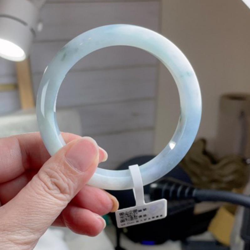 《Always9168輕奢珠寶》J73天然緬甸A貨翡翠手鐲 牛奶底牛仔藍綠花平安鐲 圈口56+ 附台灣鑑定證書-細節圖7