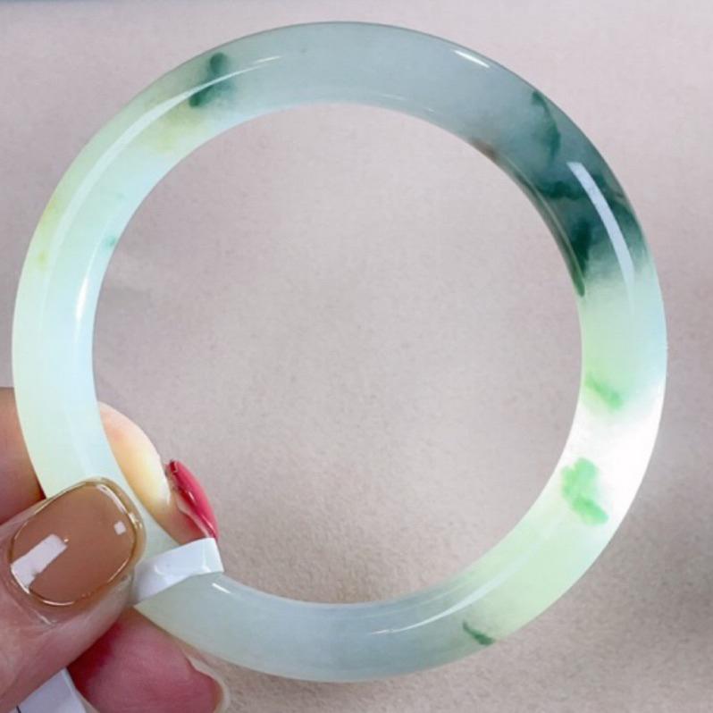 《Always9168輕奢珠寶》J48天然緬甸A貨翡翠手鐲 冰飄蘭花萃圓條 糯冰 圈口57+帶瑕福利 附台灣鑑定證書-細節圖4